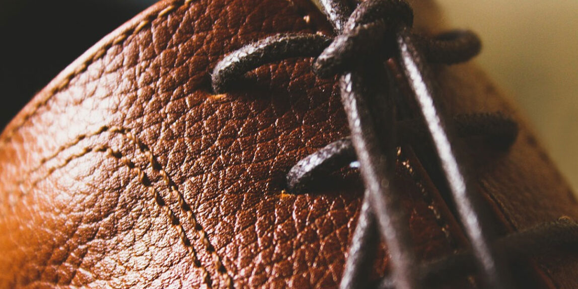 come si allacciano scarpe